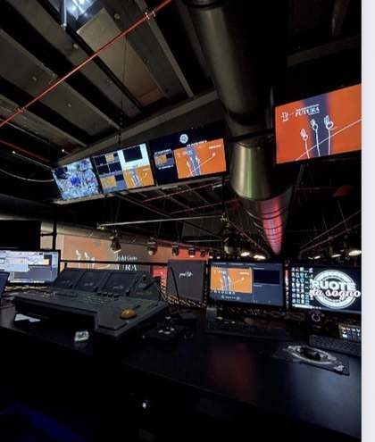 La regia di Futura, con le grafiche dell'evento sui monitor