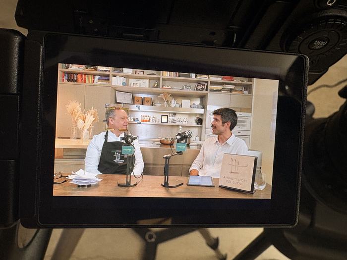 Il monitor della camera durante l'intervista