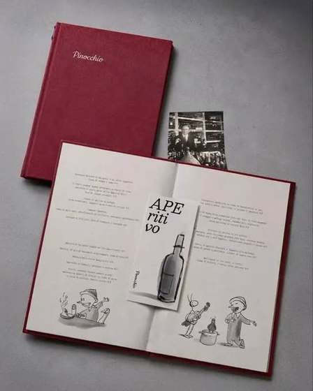 Il menu aperto con il segnalibro dell'aperitivo e una foto d'archivio